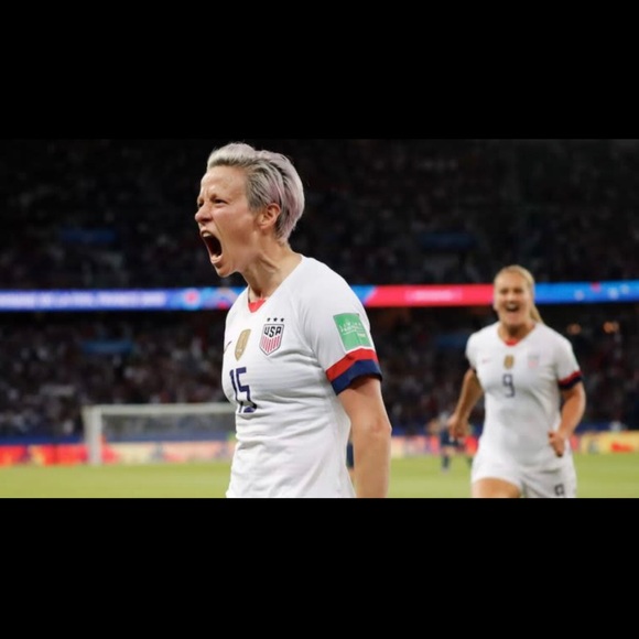 Meet your Pusher, Eilene 👩🏻‍🎤 - Picture 4 of 6